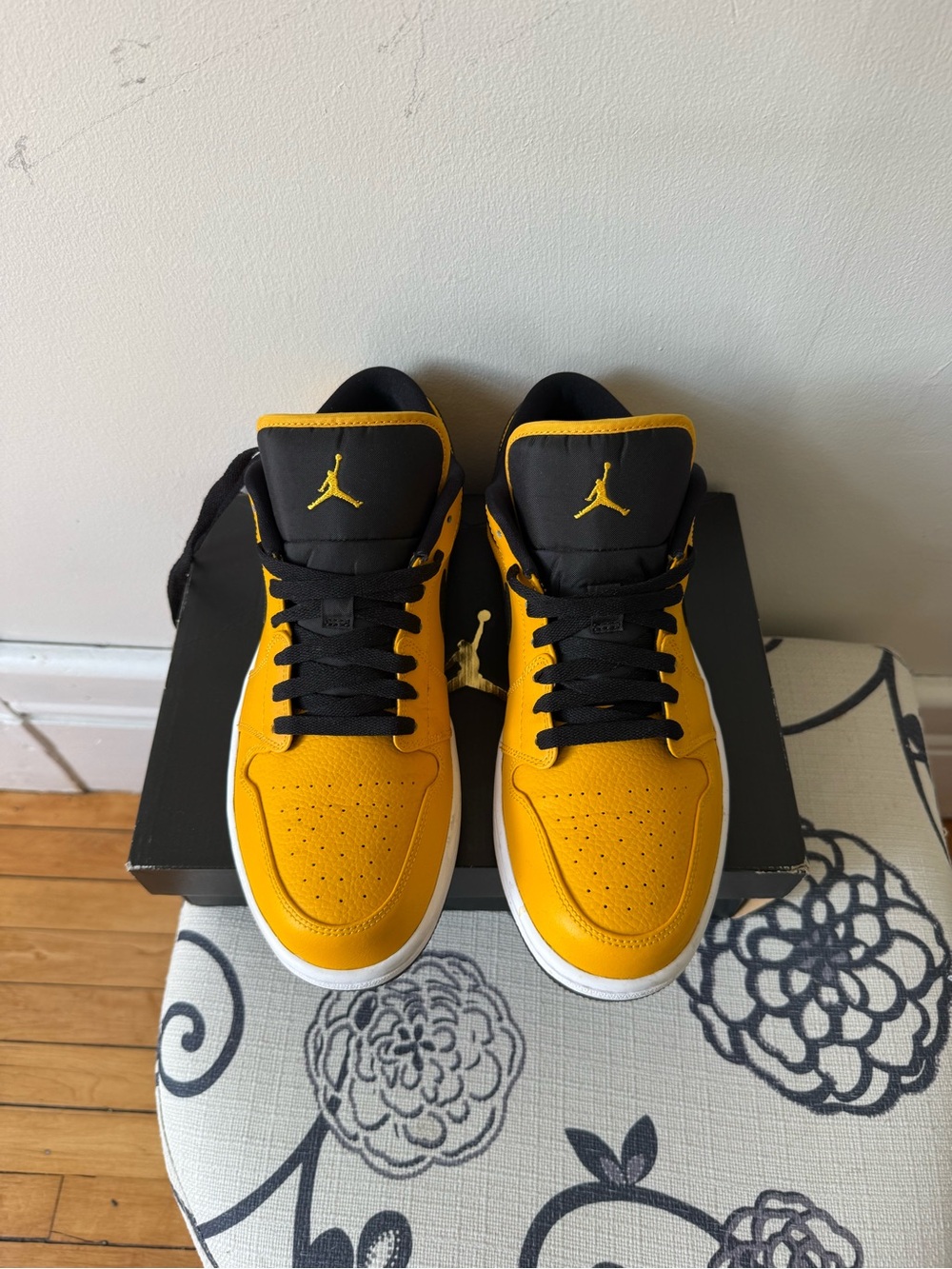 Nike Air Jordan 1 Low University Gold Black White Size 10.5 Men 553558-700OG Box